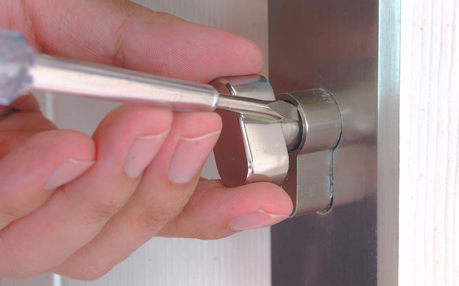 changer un barillet de porte Le Mesnil-Saint-Denis